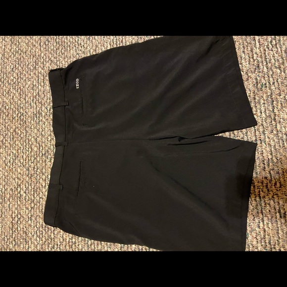 Men’s Izod golf shorts - Picture 3 of 3